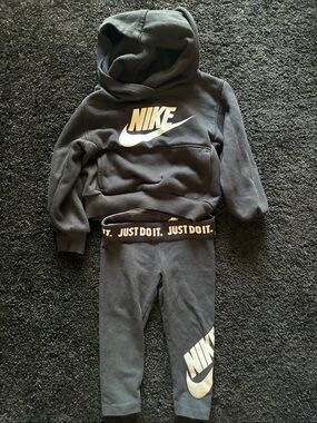 Nike Black Hoodie and Leggings Set with White Logo toddler size 2T